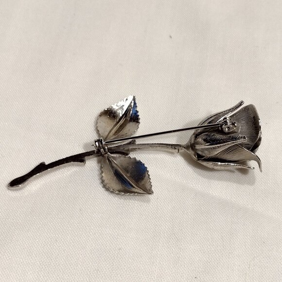 "Legend of the Christmas Rose" Pin - Picture 4 of 5